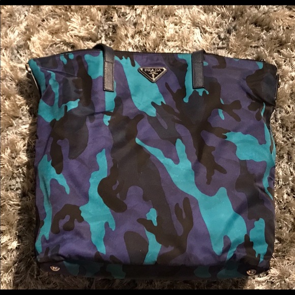 (SOLD) PRADA Women's Nylon Messenger Crossbody Bordeaux! - Picture 3 of 5